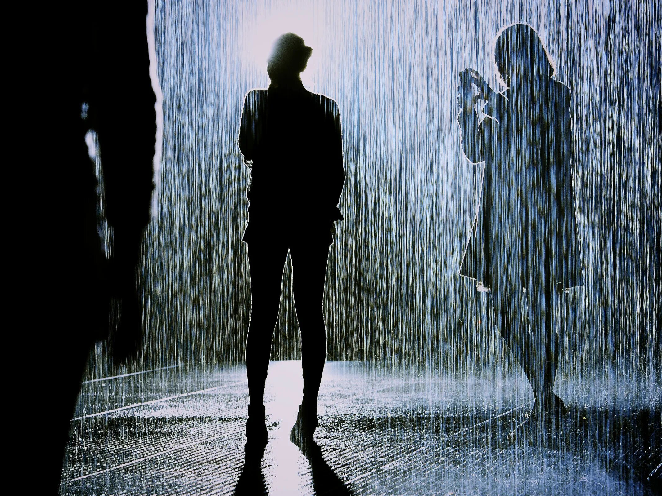 Парень и девушка под дождем. Измокающий под дождем. Измокающий под дождем. Измокающий под дождем. Человек дождя.