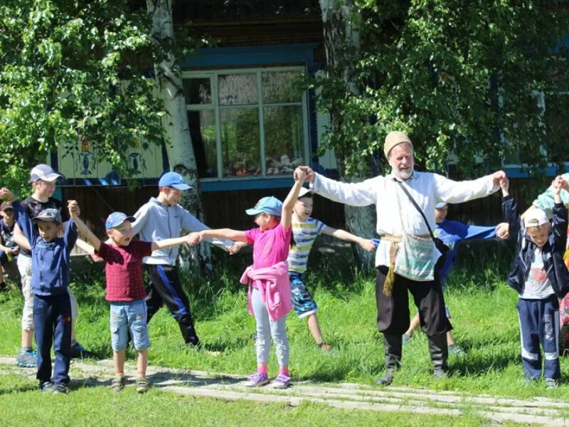 Погода село партизаны. Чарышский район село красный Партизан. Село красный Партизан Алтайский край. Чарышский дом культуры в Алтайском края. Чарышский район праздник.