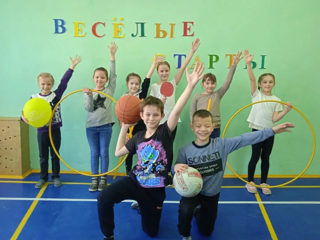 ребята принимали участие в веселых стартах