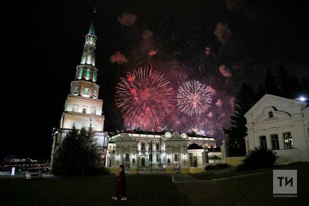 Казань съемки города. Казань утро. Чм 2018 казань народ у чаши. Казанский кремль, казань, кремлёвская улица. Казань праздник.