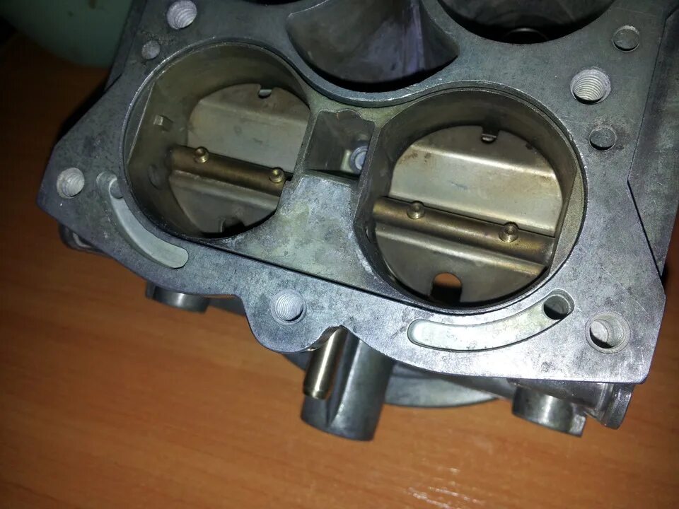 Solex карбюратор 4 камерный. Четырехкамерный карбюратор. Карбюратор зил 4х камерный. Карбюратор зил 4х камерный. Четырехкамерный карбюратор.