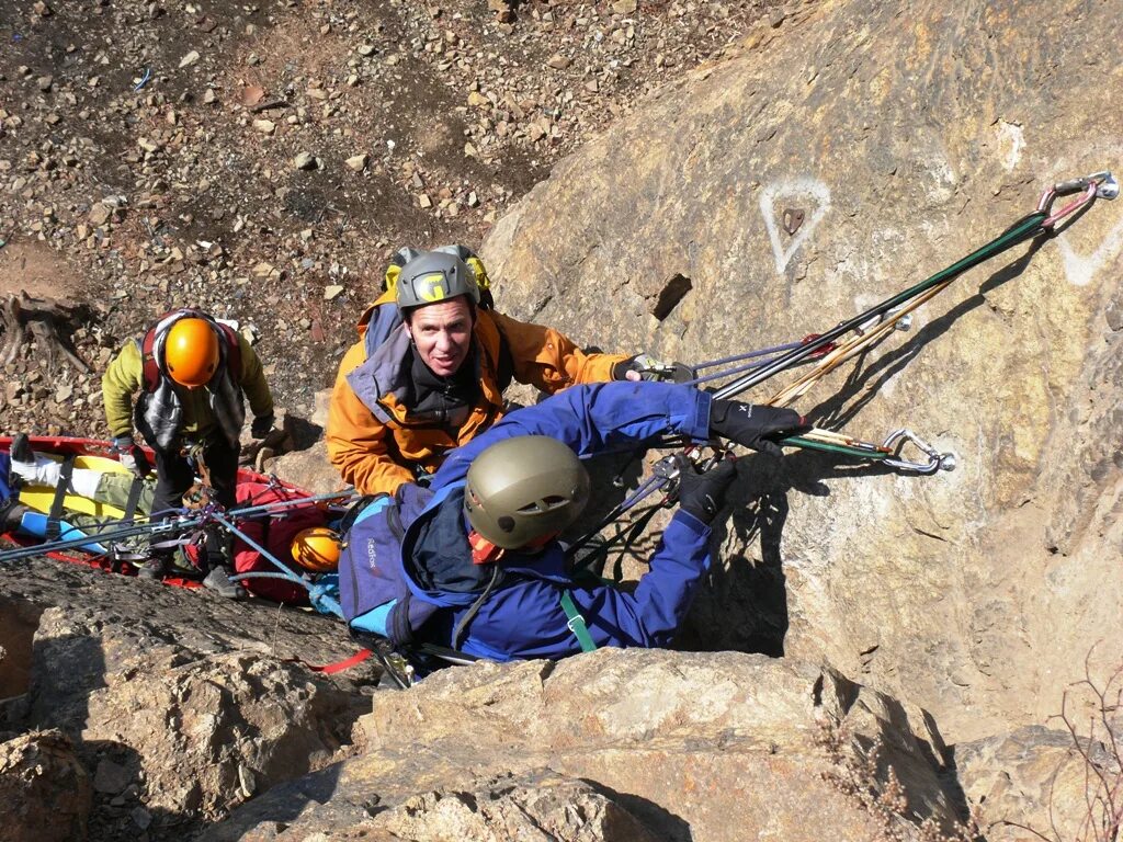 Спасательные работы в горах. МЧС спасение в горах. Поисково-спасательные работы. Поисково-спасательные работы в горах.