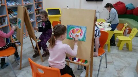 В художественной студии 30 учеников