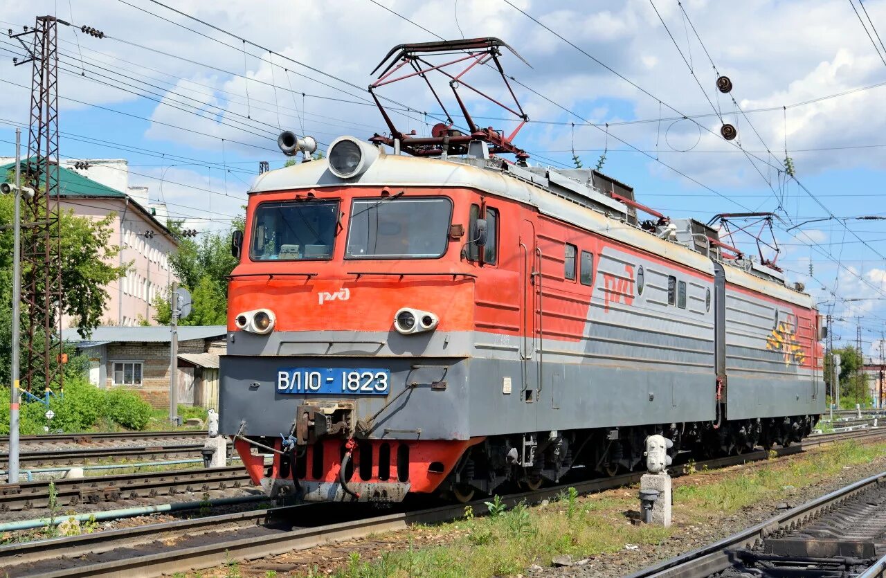 Электровоз прошел. Вл10 электровоз. Вл10 электровоз электровозы. Электровоз вл 10 Златоуст. Вл10 523.