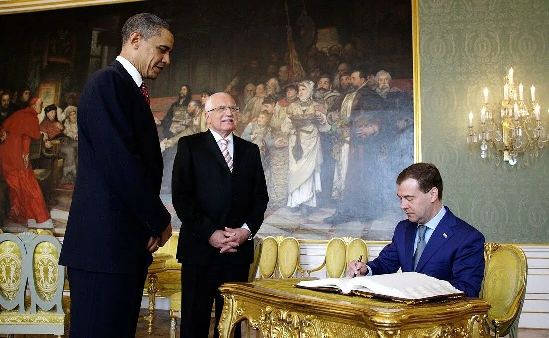 Прага подписание договора снв 3. Барак Обама и Медведев. Обама Медведев СНВ-3.