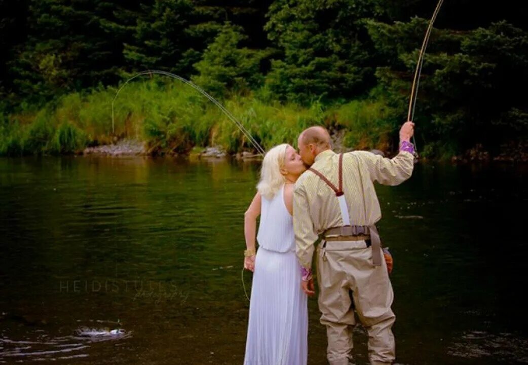Поймал тетку. На рыбалке с женой. Романтическая рыбалка. Жена рыбака. Рыбалка вдвоем.