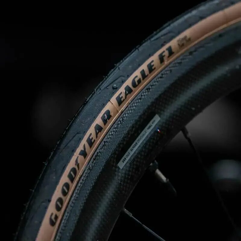 Continental wheel. Покрышка best tyres. Continental tires. Два колеса. Шина машины.
