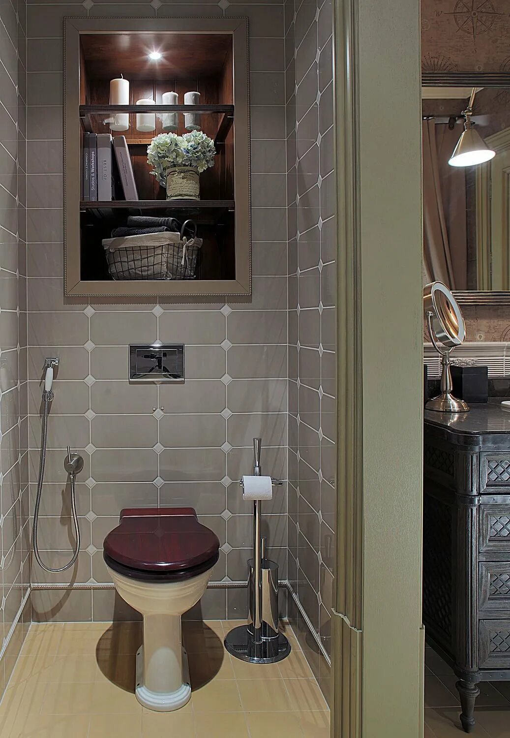 Ниша над унитазом. Ниша над унитазом. Интерьер туалета. Шкаф в ванную над инсталляцией. Интерьер туалета.