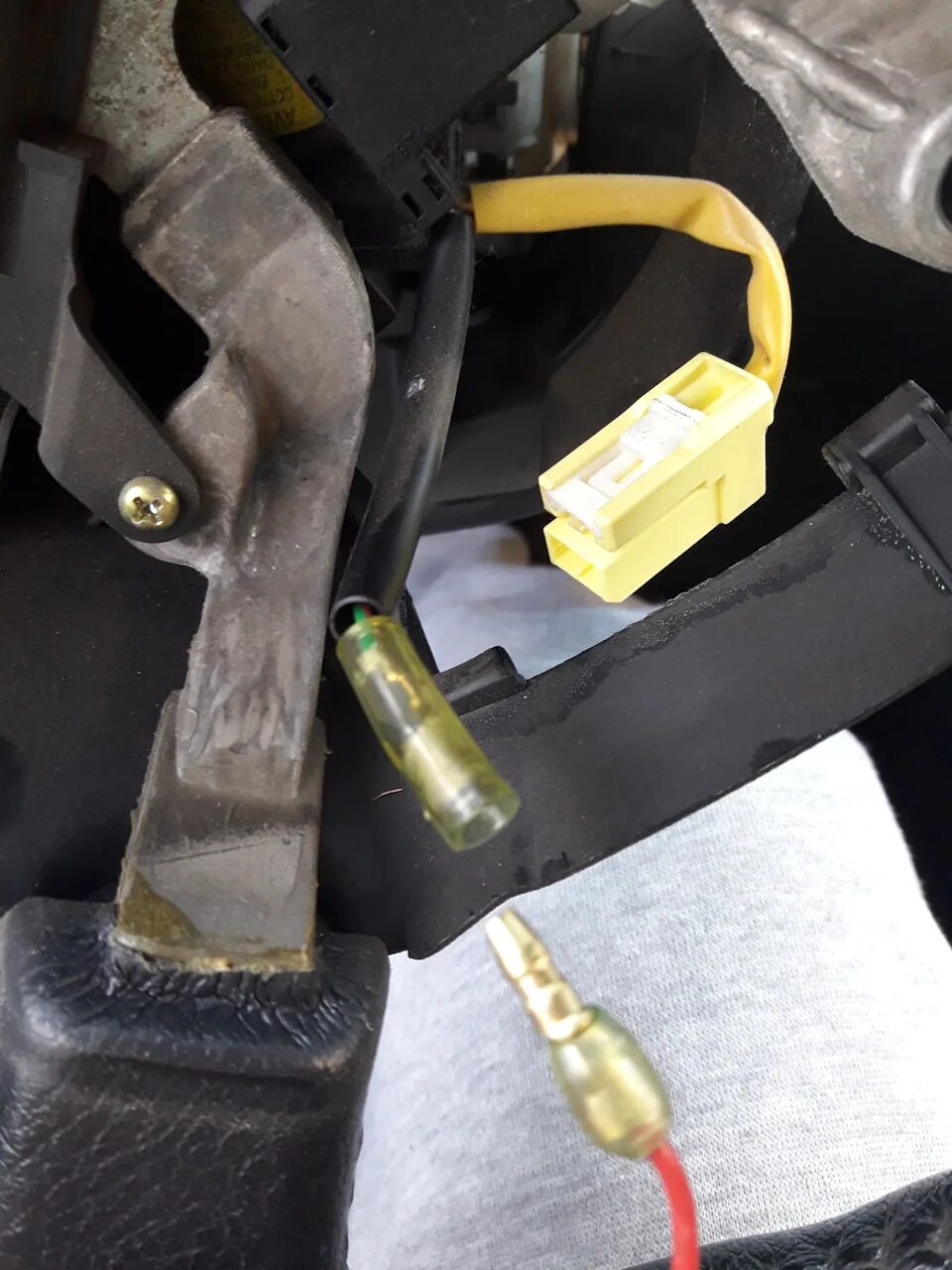 Не работает сигнал лансер 9. Не работает гудок лансер 9. Реле стоп сигналов лансер 9. Не работает сигнал лансер 9. Не работает сигнал лансер 9.