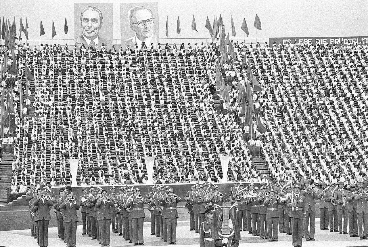 Гдр обсуждение. Iv фестиваль молодежи ссср - гдр в волгограде в 1977 году. гдр и ссср. провозглашение гдр. гдр тоталитаризм.