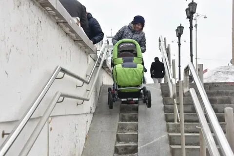 Как спускать коляску