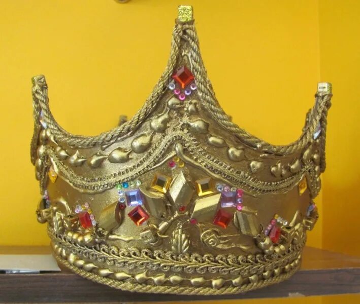Как сделать царскую. Как сделать царскую корону. Императорская корона своими руками. Царская корона своими руками. Поделка корона монарха.