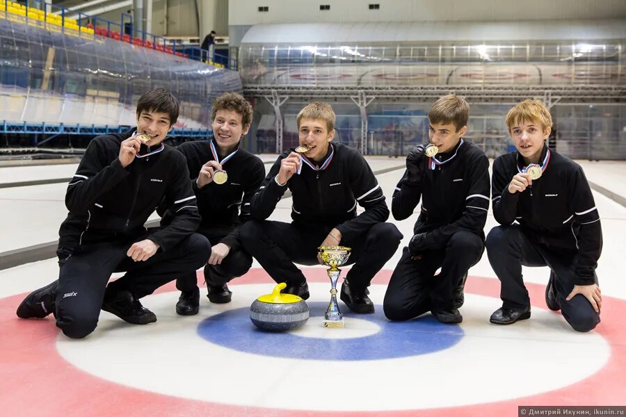 Дмитровский кёрлинг. Керлинг в дмитрове детский занятия. Керлингисты дмитров. Герман доронин керлинг. Дмитровский кёрлинг.