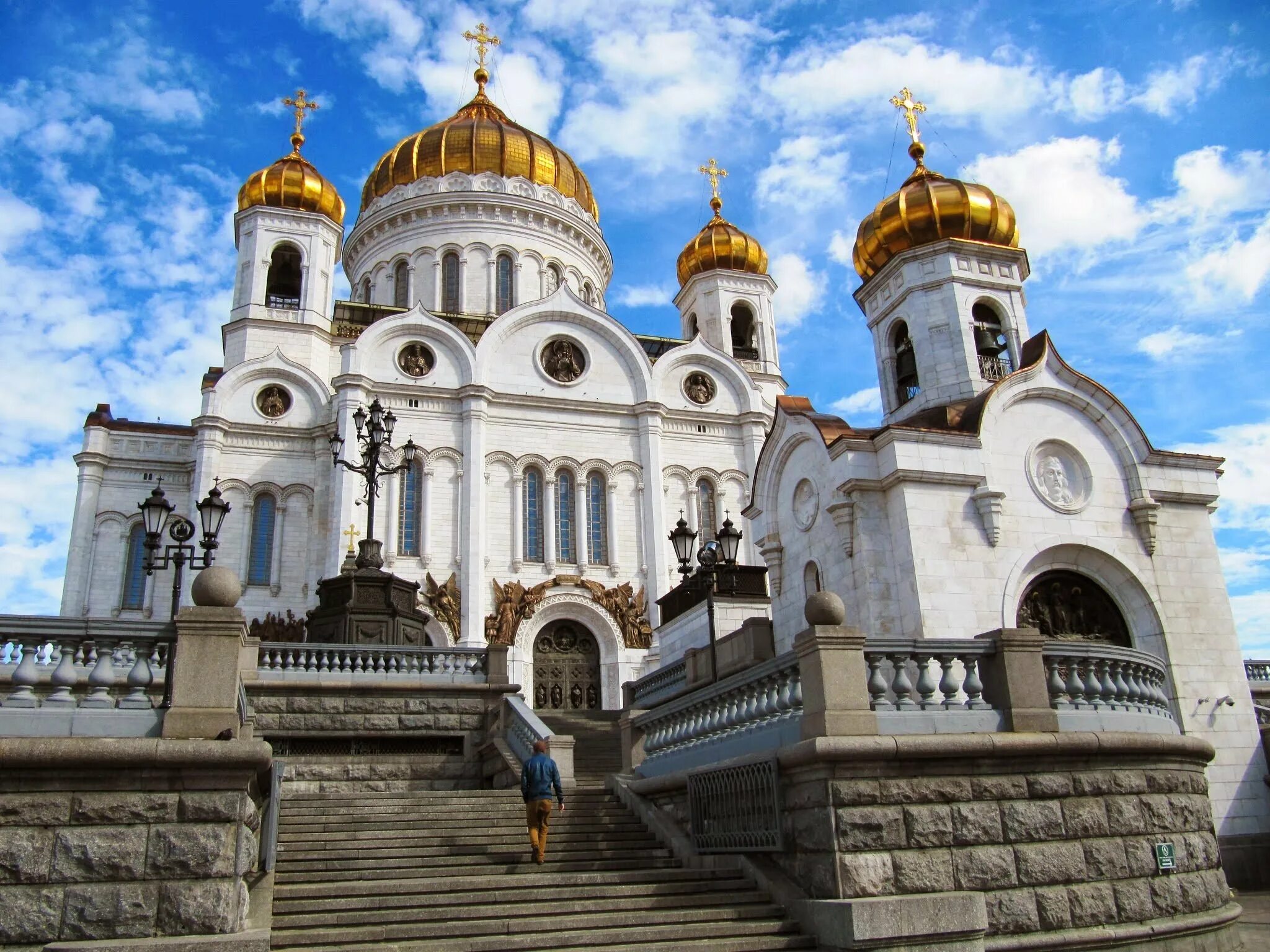 В каком городе находится храм христа. Москва. Храм Христа Спасителя. Церковь храм Христа Спасителя Москва. Храме Христа Спасителя Моква. Храмхриста Спаситедя в млскве.