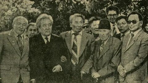 Анасы мен ұлы дәлізде жыныстық қатынасқа түсуде