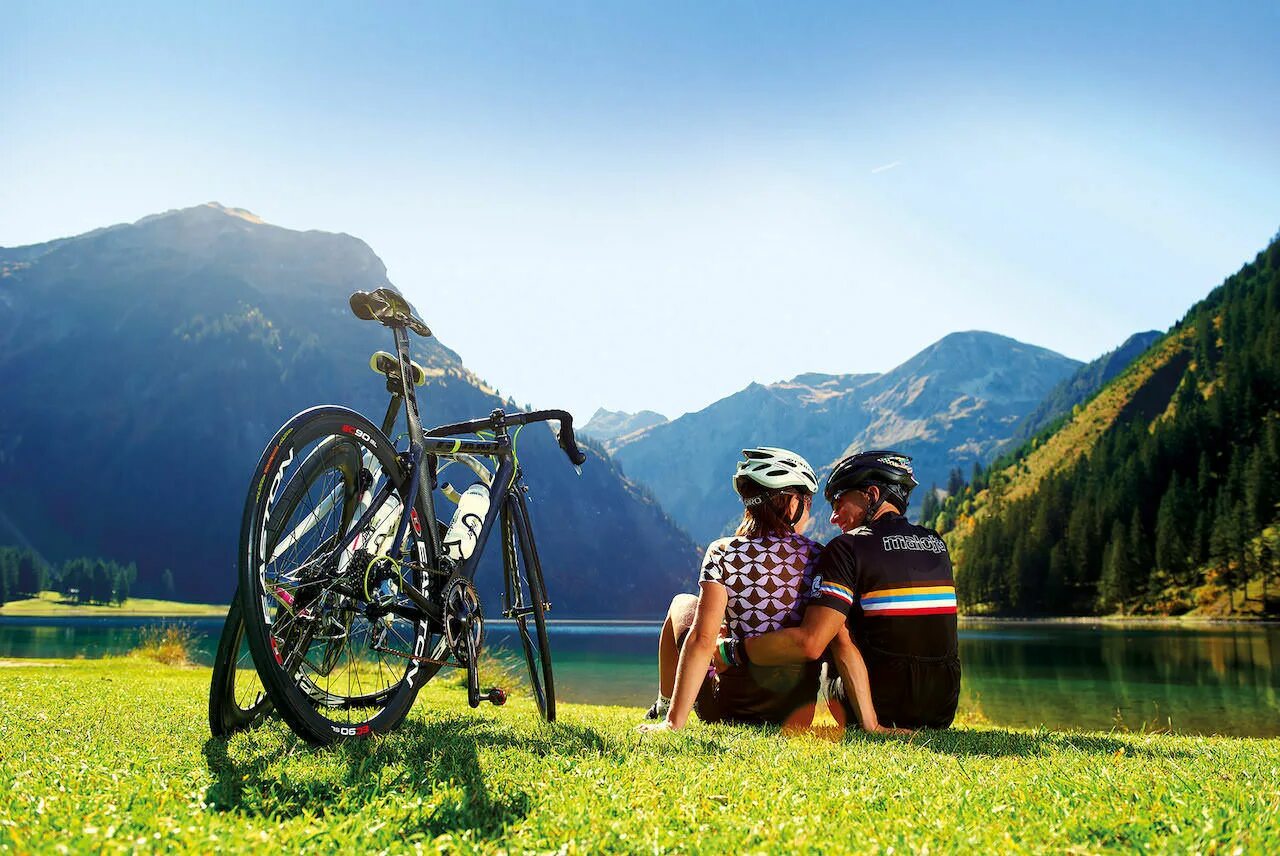 Get tourism. Активный отдых. Велопрогулки на природе. Виды активного отдыха. Велосипед в горах.