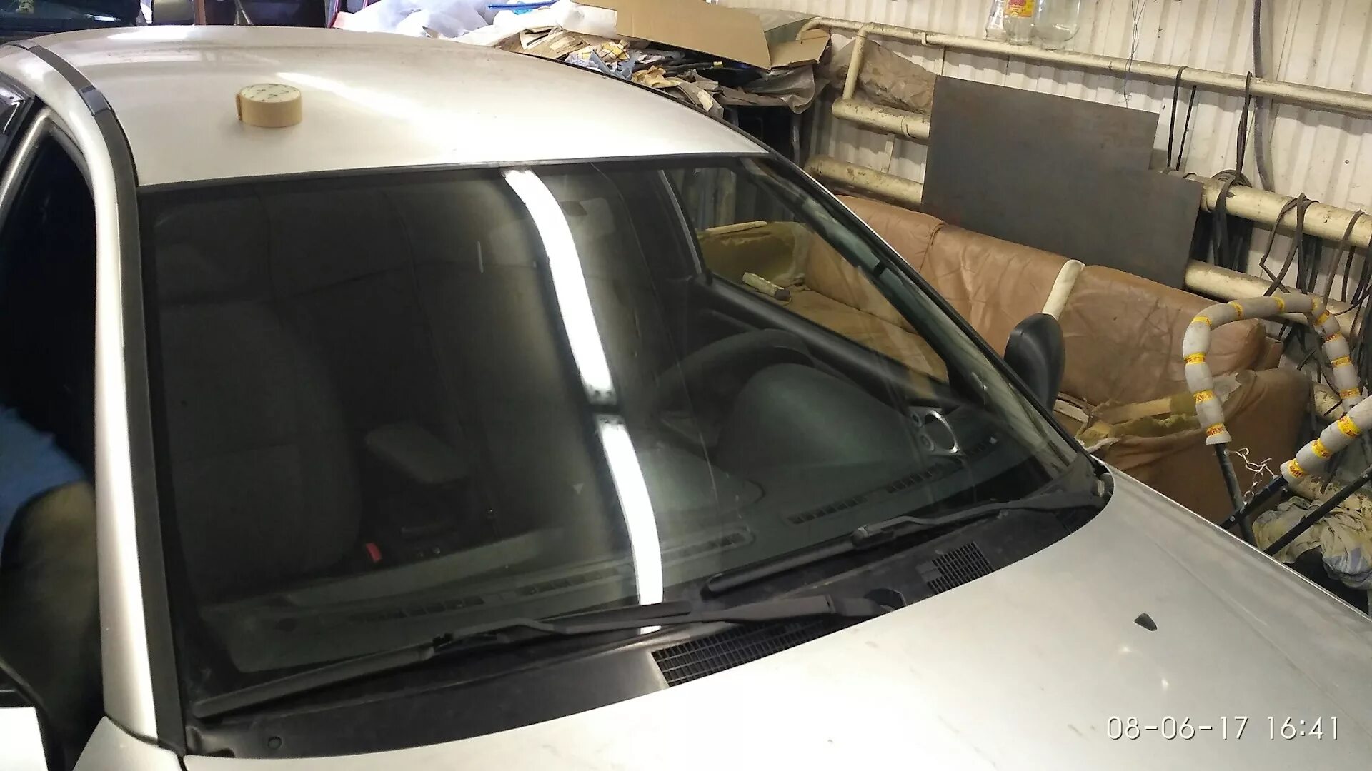 Тонировка антиблик. Вклейка лобового стекла своими руками. Лобовое стекло. Переклейка резинок вокруг лобового форд эксплорер 5. Вклейка лобового стекла.