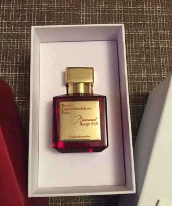 Francis kurkdjian baccarat rouge 540. Baccarat rouge 540 экстракт дизайн. Баккара руж духи. Baccarat rouge 540 экстракт. Бахарат руж 540 духи.