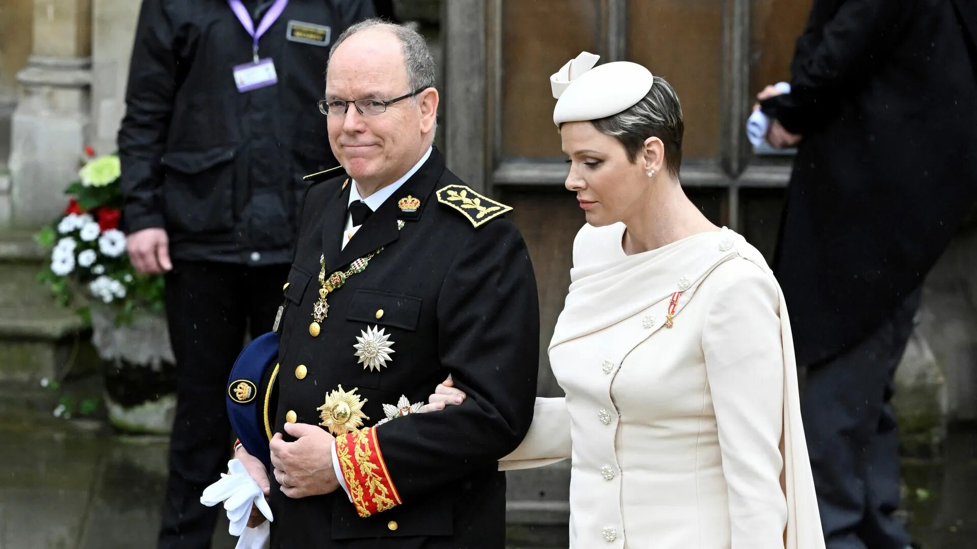 Принцесса больна. Княгиня Шарлен. Принцесса Шарлин. Супруга князя Монако Альбера II. Принцесса Монако Шарлин свадьба.