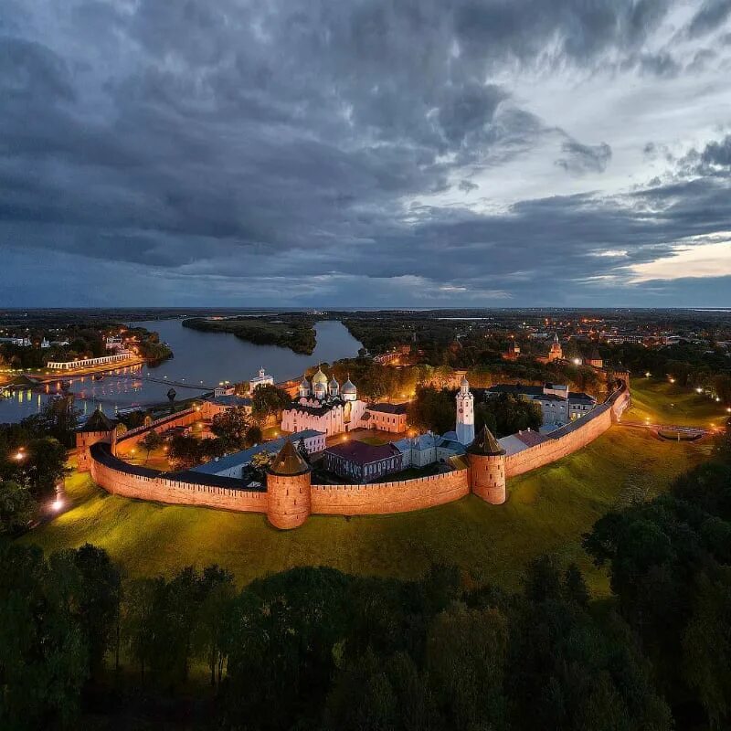 Стиком новгород. Новгородский Детинец Великий Новгород. Нижний Новгород Новгородский Кремль (Детинец). Великий Новгород Кремль. Крепость Детинец Великий Новгород.