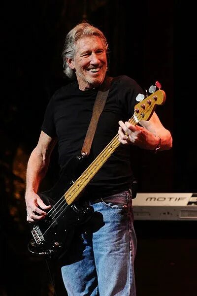 Самый богатый музыкант. Roger Waters 31 августа Москва. Роб Уотерс. Элтон Джон и Роджер Уотерс. Богатый музыкант.