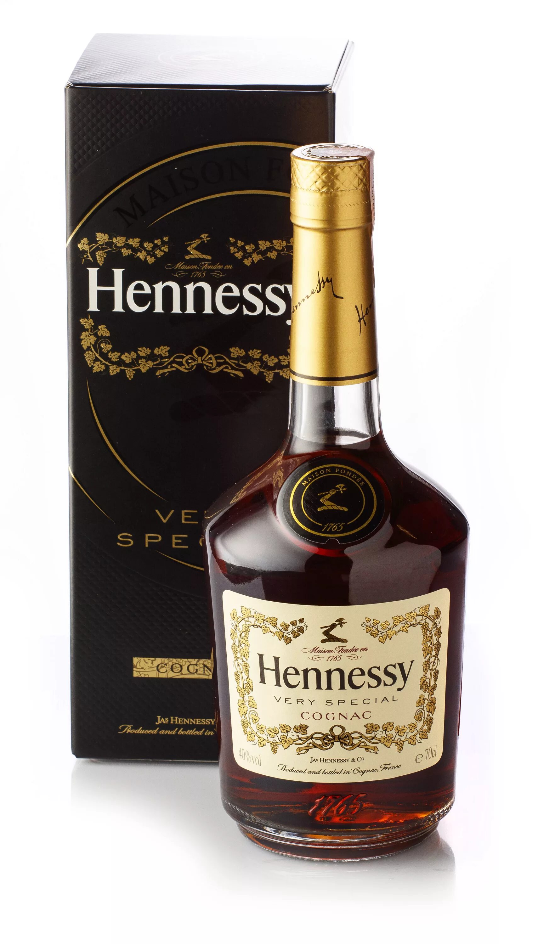 Цена коньяка хеннесси 0.7. Hennessy коньяк 0.5. Cognac Хеннесси Хеннесси. Коньяк Hennessy 0.5 Cognac. Коньяк "Hennessy vs" ( Хеннесси вс).