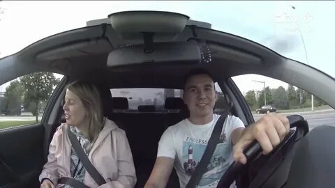 Предлагает таксисту