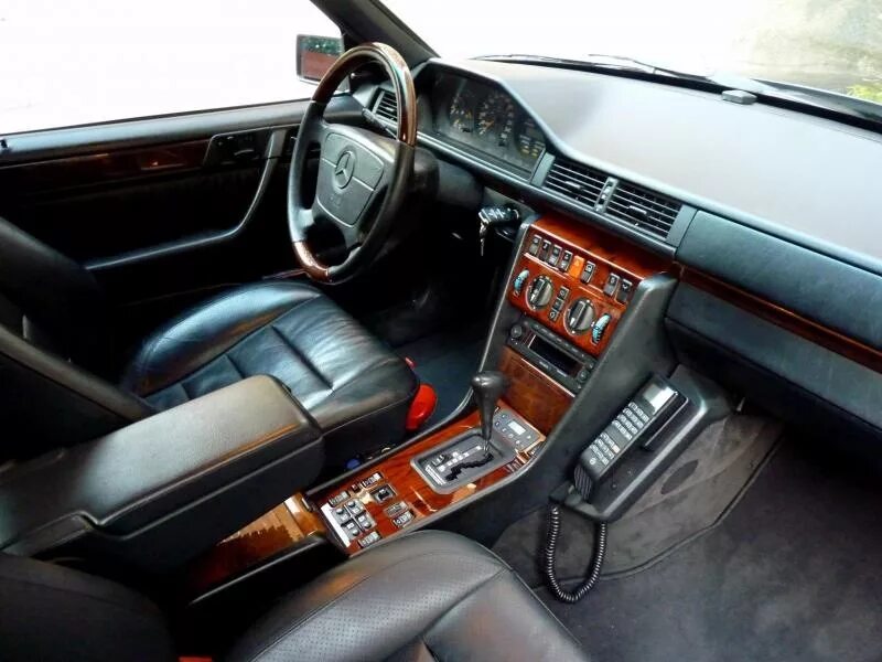 Штатный телефон nokia w211. W124 штатный телефон. Телефон в mercedes w140. Мерседес w124 комплектации. Мерседес 124 максимальная комплектация.