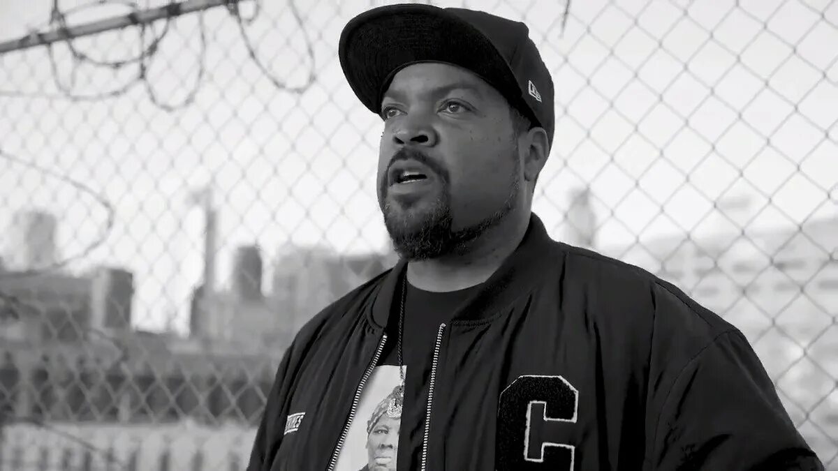 Ice cube me. Айс Кьюб. Айс Кьюб молодой. Ice Cube 1992. Ice Cube в молодости.