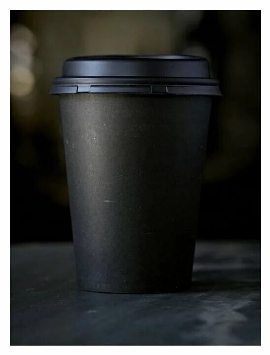 кофейный стакан. черный бумажный стакан 350 мл. стакан черный фото. стаканы черные стеклянные. черные пластиковые стаканы одноразовые.