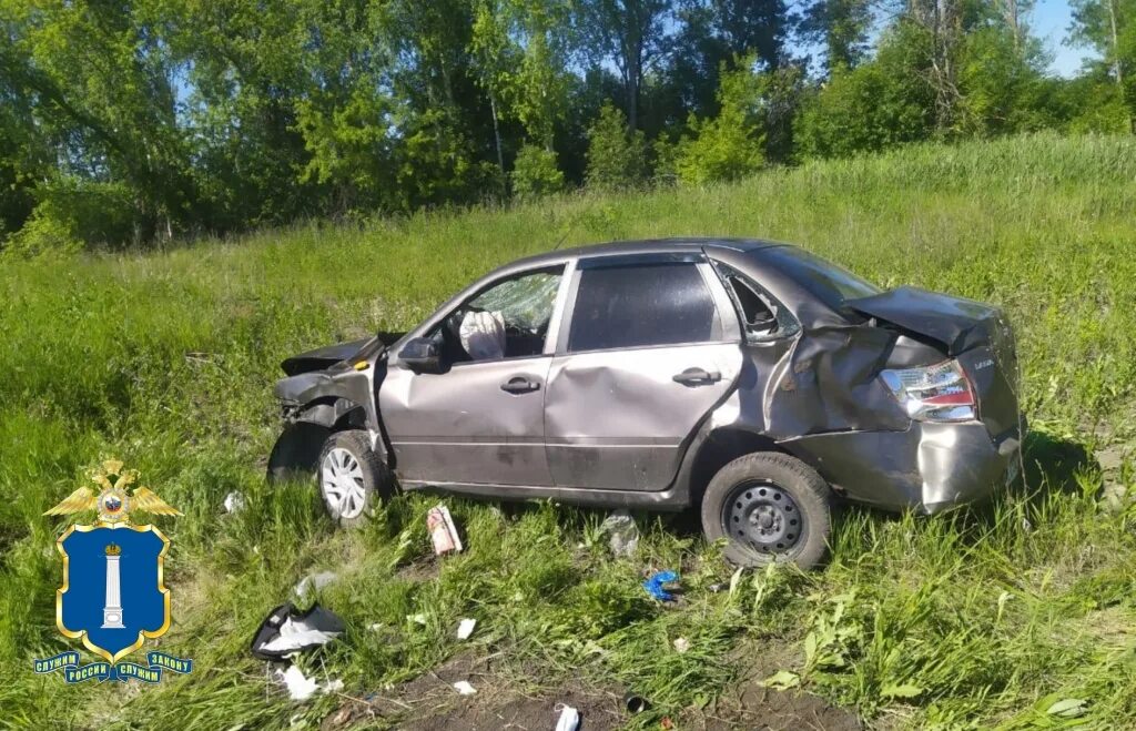 Авария серебристая калина универсал. Дтп красный кут саратовская. Районам грантам. Гранта в кювете. Авария в дуванском районе вчера.