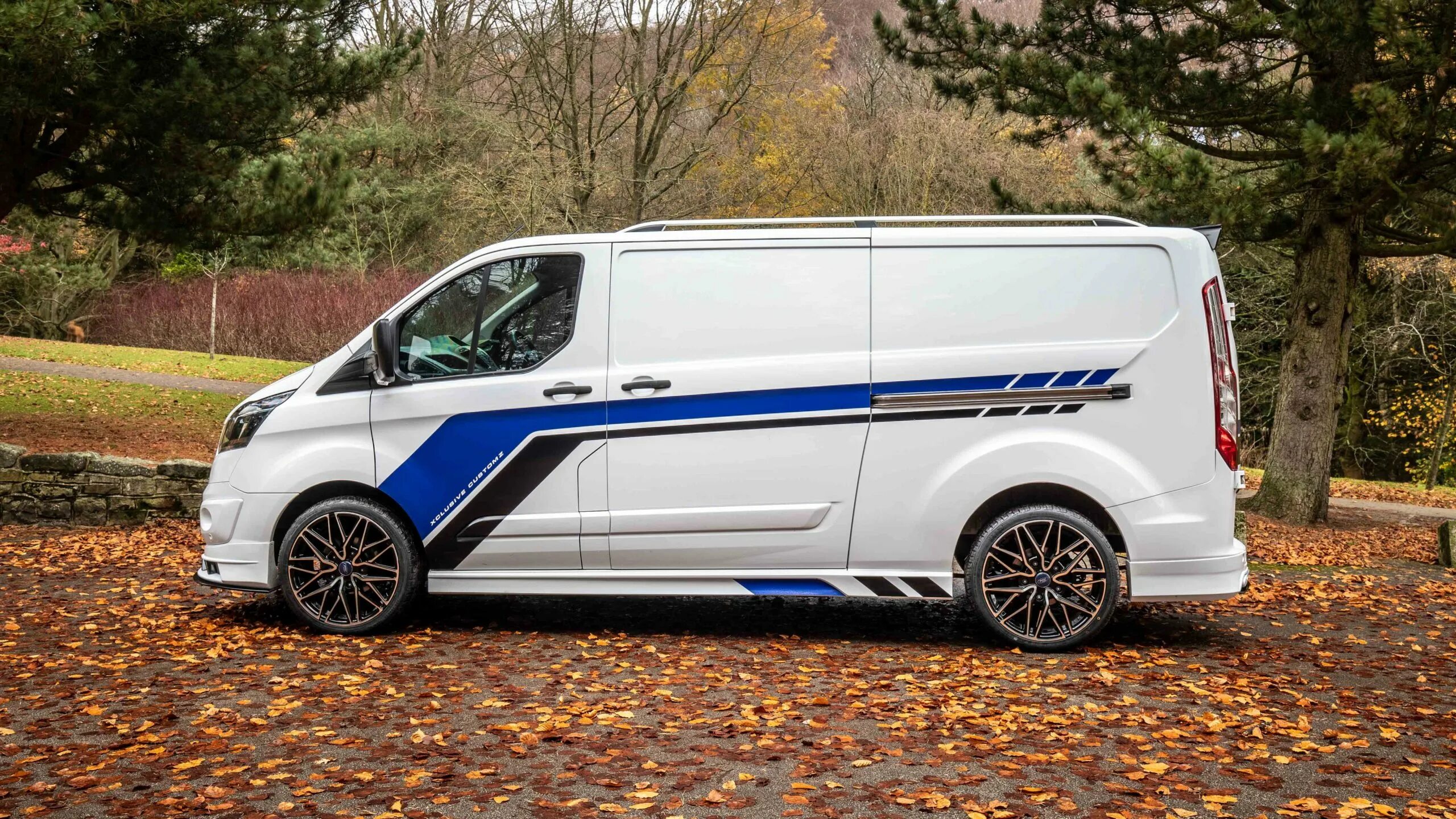 Шины форд транзит кастом. Ford Transit Custom 2023. Обвес для Ford Transit Custom. Ford Transit Custom DHL. Ford Transit Custom рейлинги.