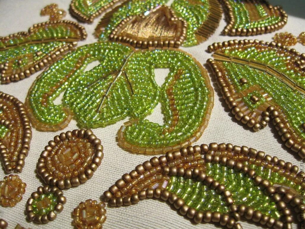 Вышивка из бисера на одежде. Вышивание бисером. Вышивка бисером. Расшитое бисером. Вышивание бисером на ткани для начинающих пошагово.