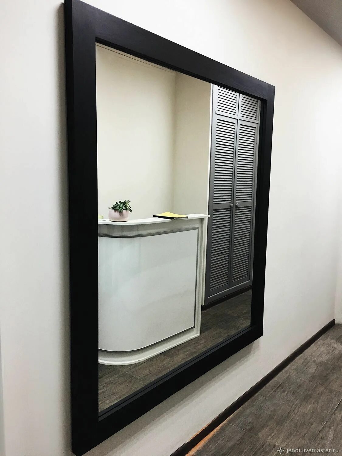 Гримерное зеркало с лампочками в полный рост. Гримерное зеркало с лампочками напольное. Гримерное зеркало в стиле лофт. Зеркала ram 161. Гримерное зеркало с лампочками в полный рост.