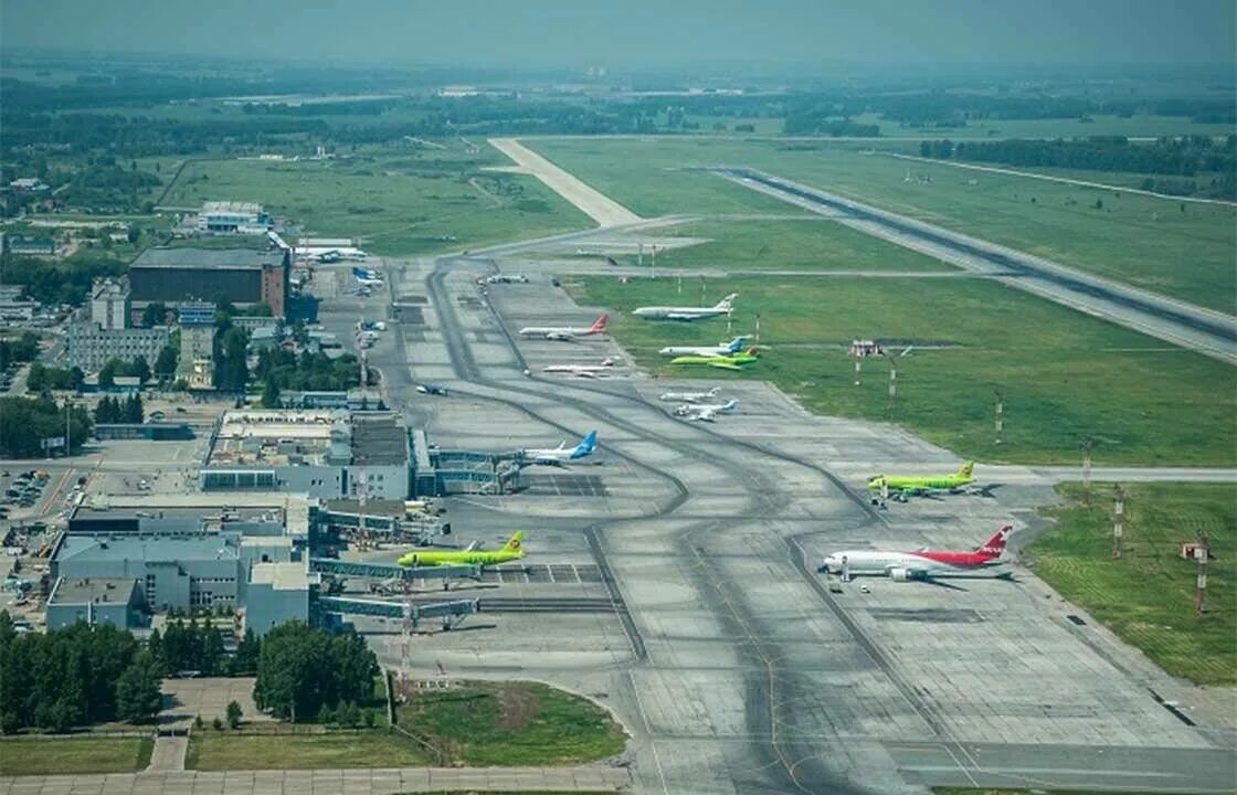 Аэропорт 3 новосибирск. Аэропорт Толмачево Новосибирск. Толмачева аэропорт Новосибирск. ВПП аэропорта Толмачево Новосибирск. ВПП аэродрома Толмачево Новосибирск.