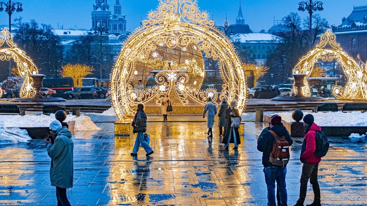 Куда сходить 30 декабря. Москва в декабре. куда сходить в москве. москва 1 декабря 2017 года. москва новогодняя фото декабрь 2025.