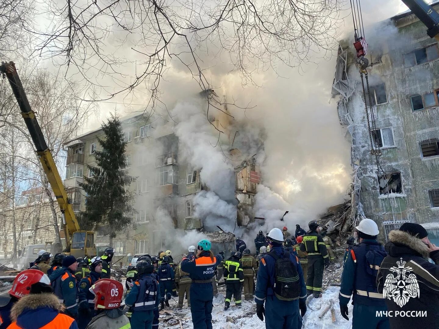 В результате взрыва газа. Взрыв дома. Взрыв газа в Новосибирске. Взрыв дома в Новосибирске.