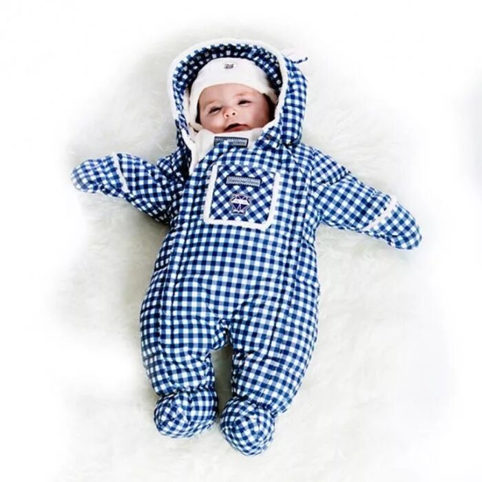 Салатовый комбинезон детский спицами. Зимний комбинезон для новорожденных. Комбинезоны для новорожденных домашние. Одежда для новорожденных. Комбинезоны от 0 месяцев.