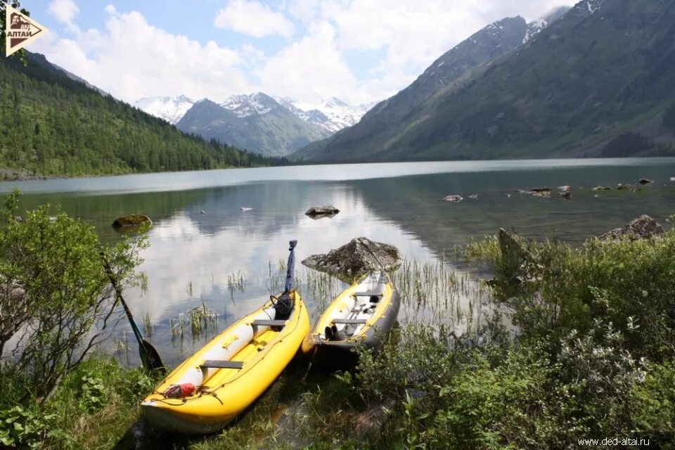 дедушка купаться. старик купается. куйгук алтай. озёра ак оюк. озеро дед.