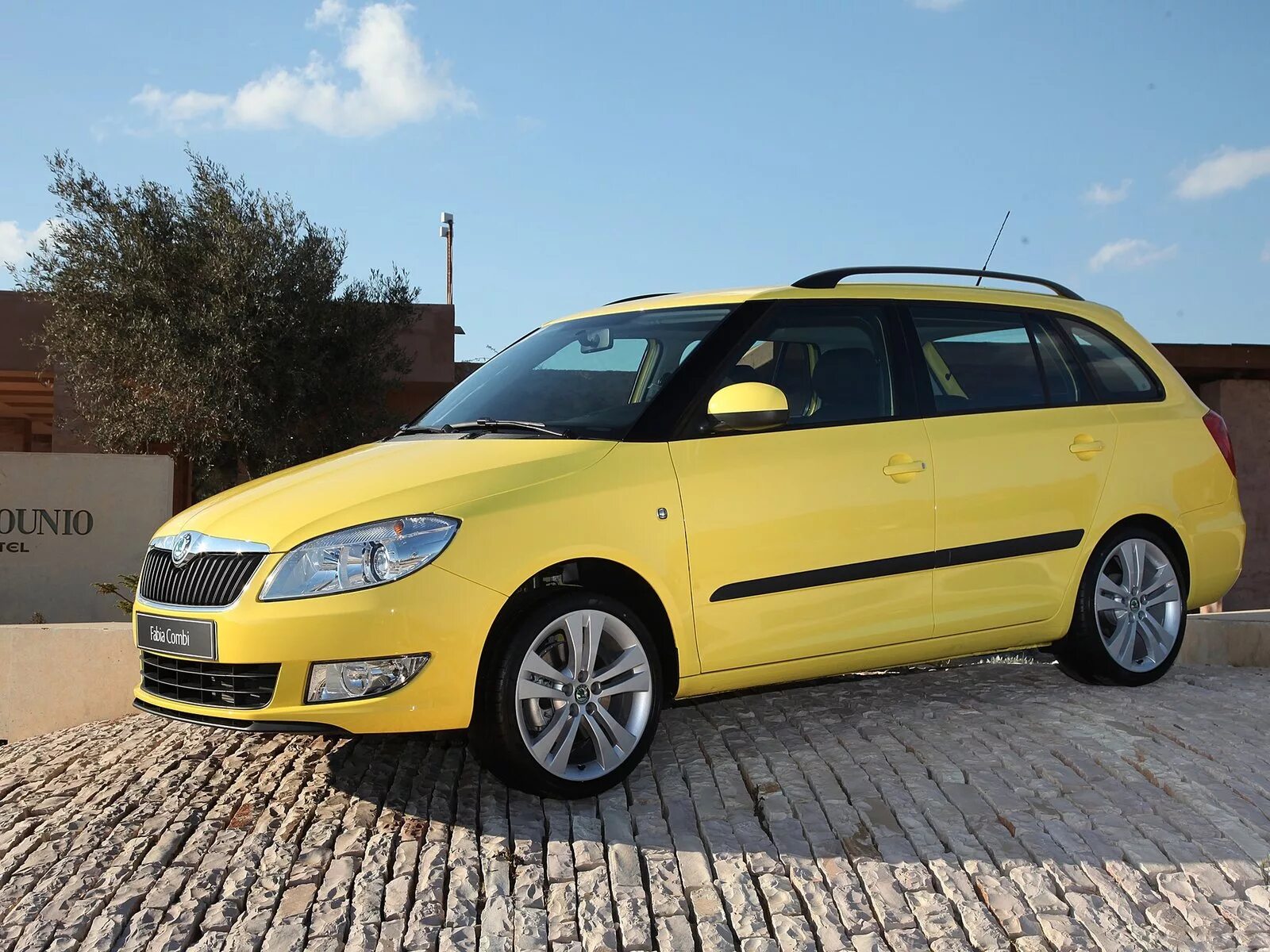 Skoda fabia combi 3. фабия комби. Skoda fabia combi. шкода фабия 2 скаут. Skoda fabia combi 2010.