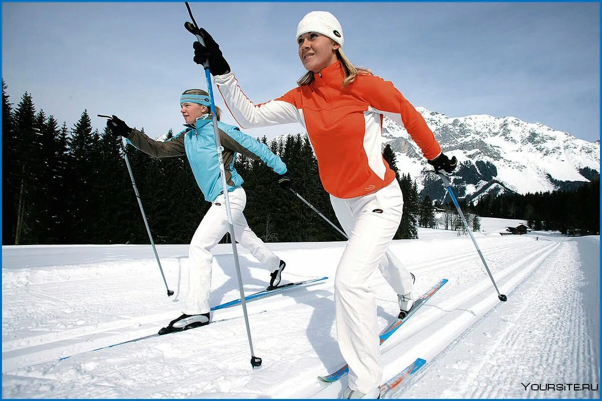 Катание на лыжах. Зимний спорт. Катания на беговых лыжах. Ходьба на лыжах. Занятий зимними видами спорта