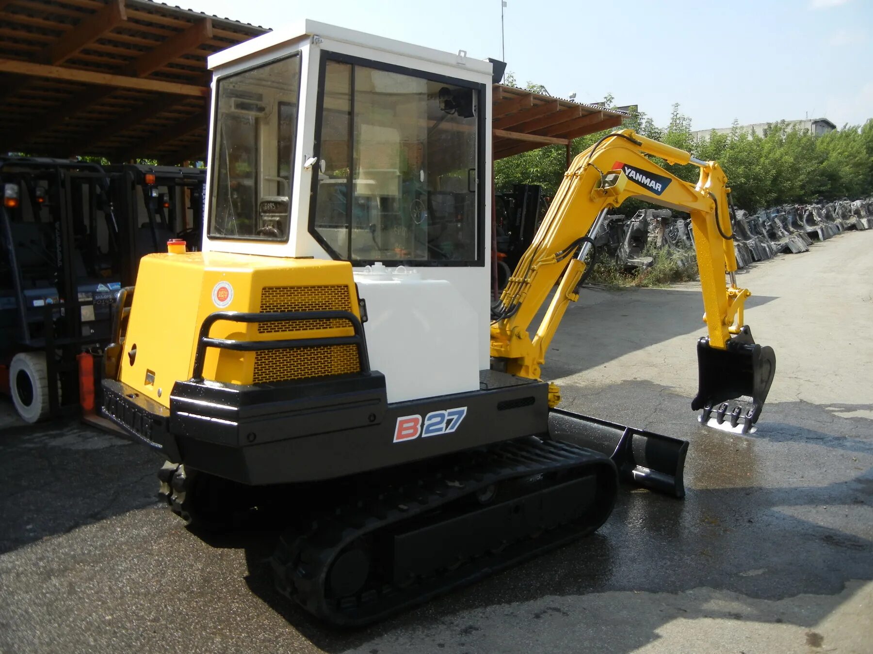 Мини экскаватор янмар. Экскаватор Yanmar b27. Мини экскаватор Yanmar b27. Мини экскаватор Yanmar ytb 800. Yanmar b6 1995.