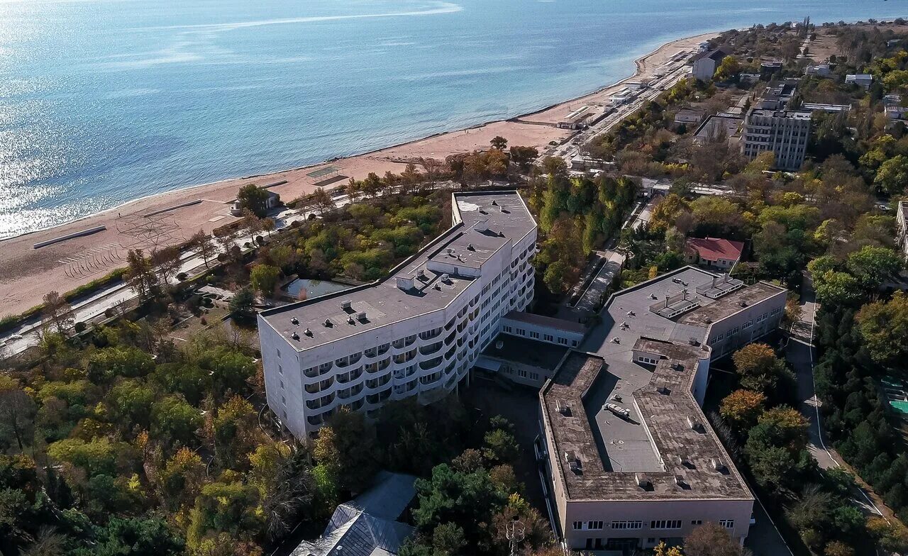 Пансионат планета крым. Пансионат планета евпатория. Санатории в евпатории с лечением. Евпатория. Центр оздоровления и реабилитации евпатория.