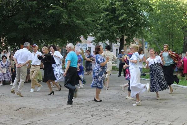 Погода в комсомольске ивановской. Комсомольск Ивановская область население. Население города Комсомольск Ивановская область. Группы Комсомольск Ивановской области. Директор ДК Г.Комсомольска Ивановская обл..