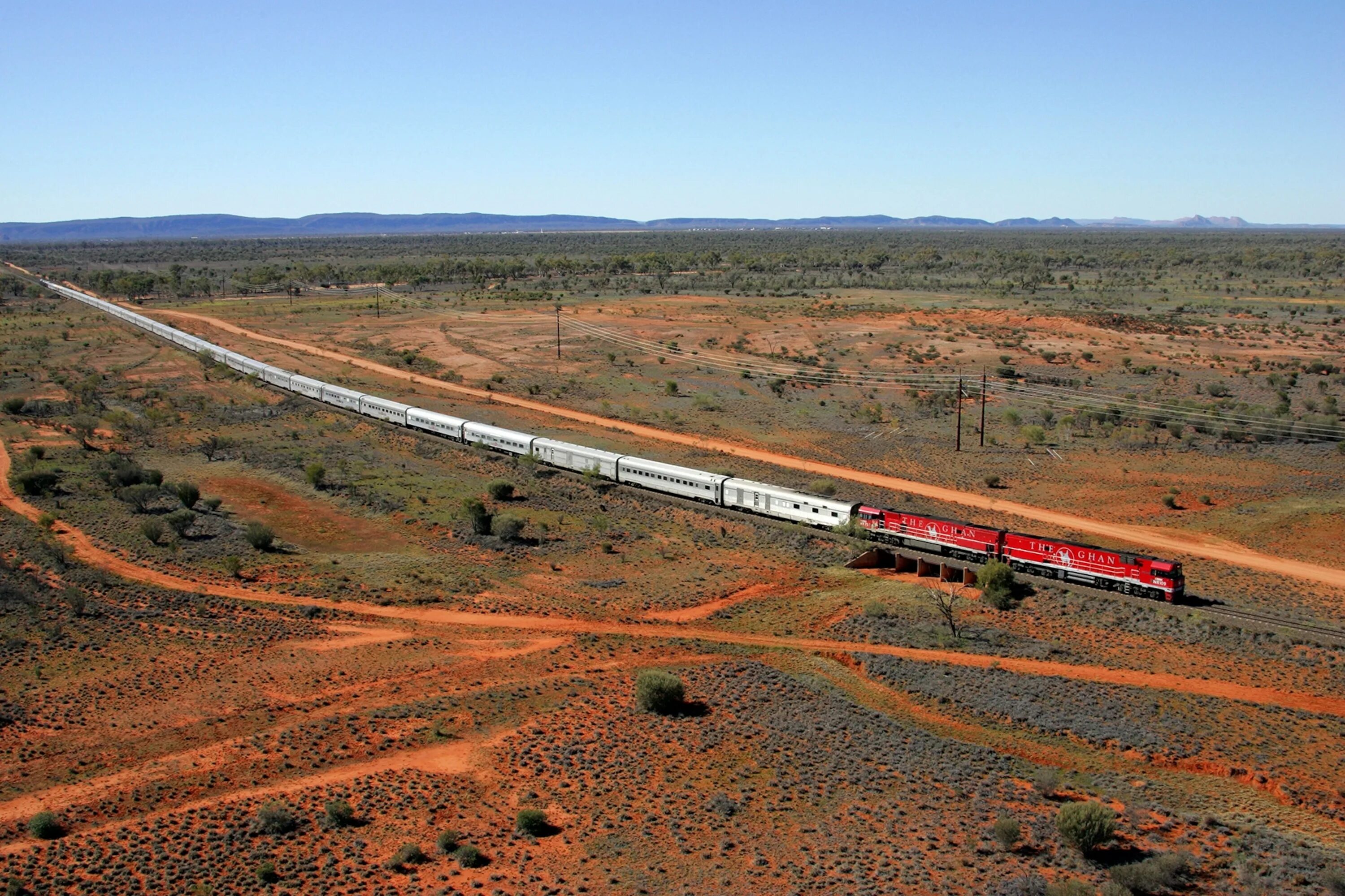 Поезд Ган Австралия the Ghan. Трансконтинентальная железная дорога Австралия. Самый длинный поезд в мире 682 вагона. Трансконтинентальная магистраль Сидней Перт. Long train journey