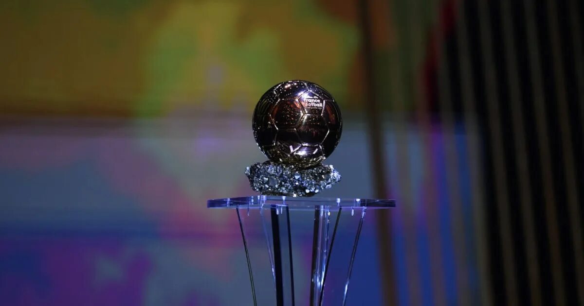 Золотой мяч france football трансляция. Золотой мяч france football 2023. Золотой мяч 2005. Бензема золотой мяч 2022. Золотой мяч france football трансляция.