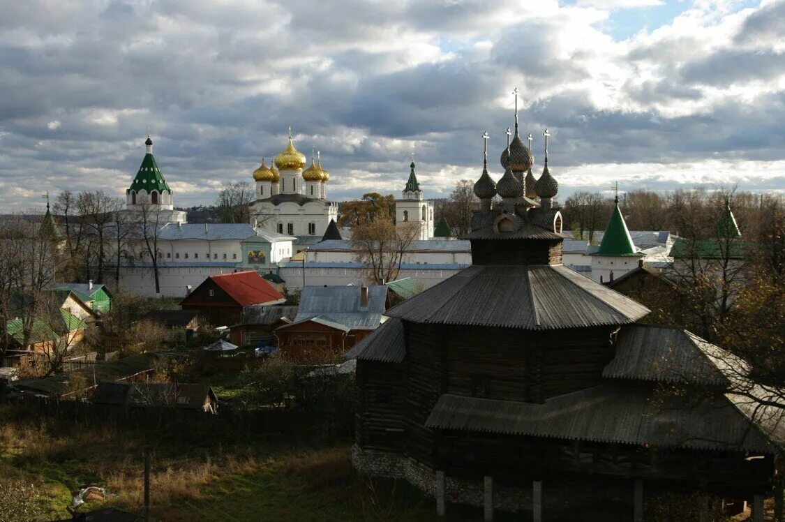 Ипатьевская слобода кострома гостиница. Село слобода храм георгия победоносца река чусовая. Александровская слобода (кремль) в александрове. Включи слободу. Александровская слобода кремль.