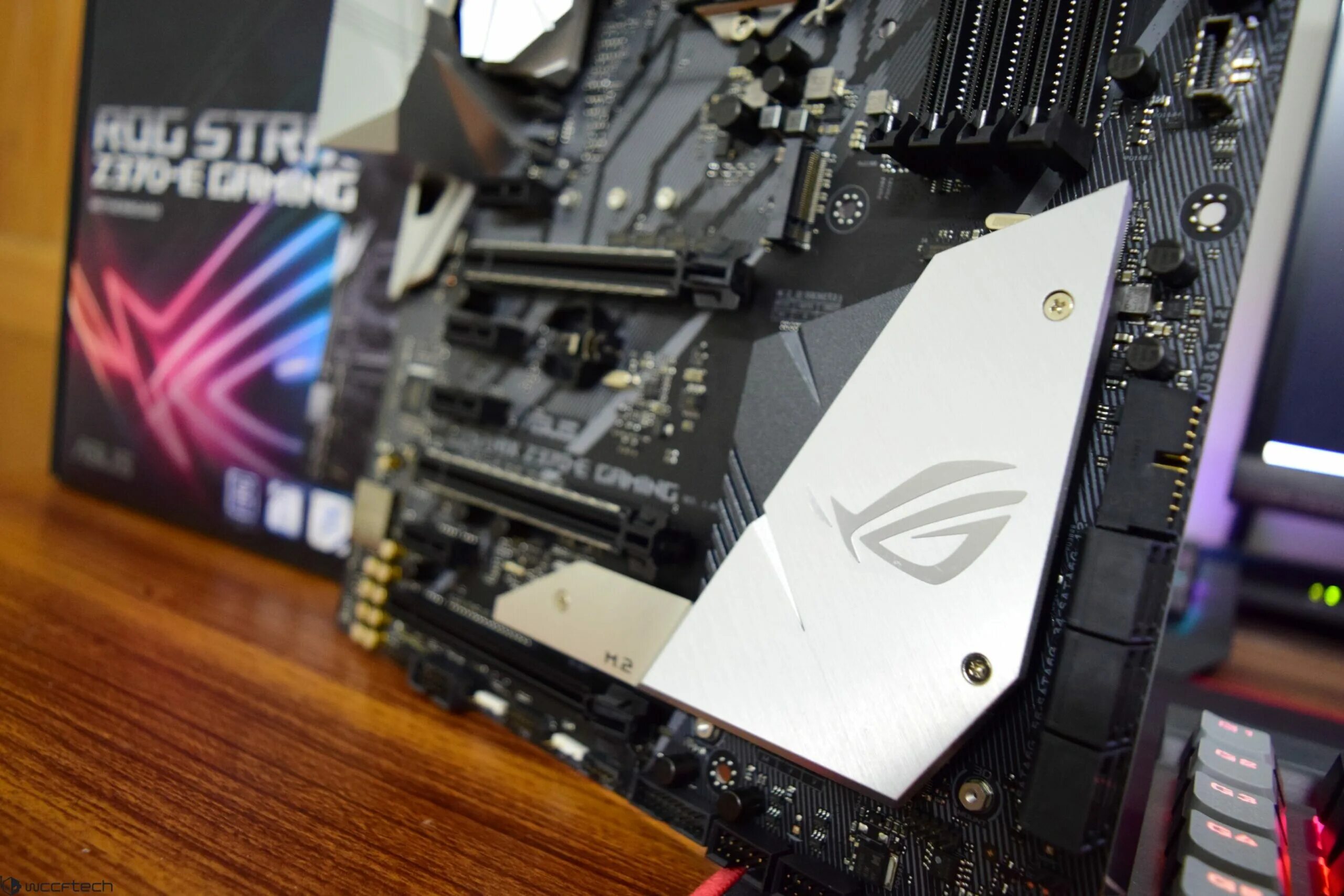 Rog strix z370-g gaming. Белая материнская плата asus rog. Asus rog z370. Asus rog strix z370-e gaming. Asus rog z370 e.