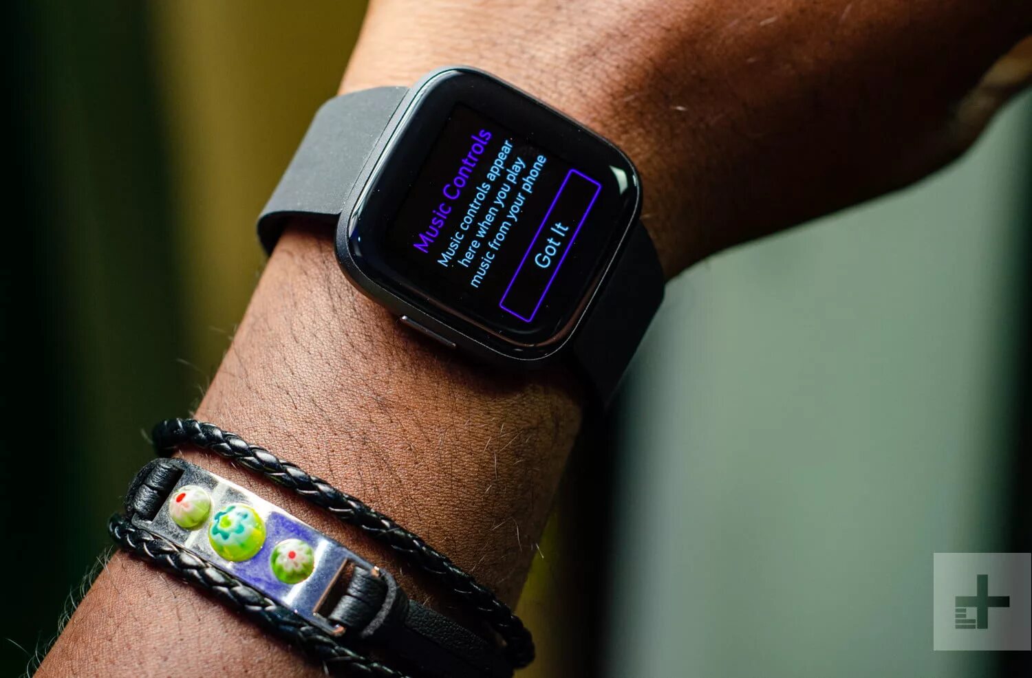 Fitbit versa 2. Fitbit versa. женские часы fitbit versa 2. titbitversa 2 цена картинки.