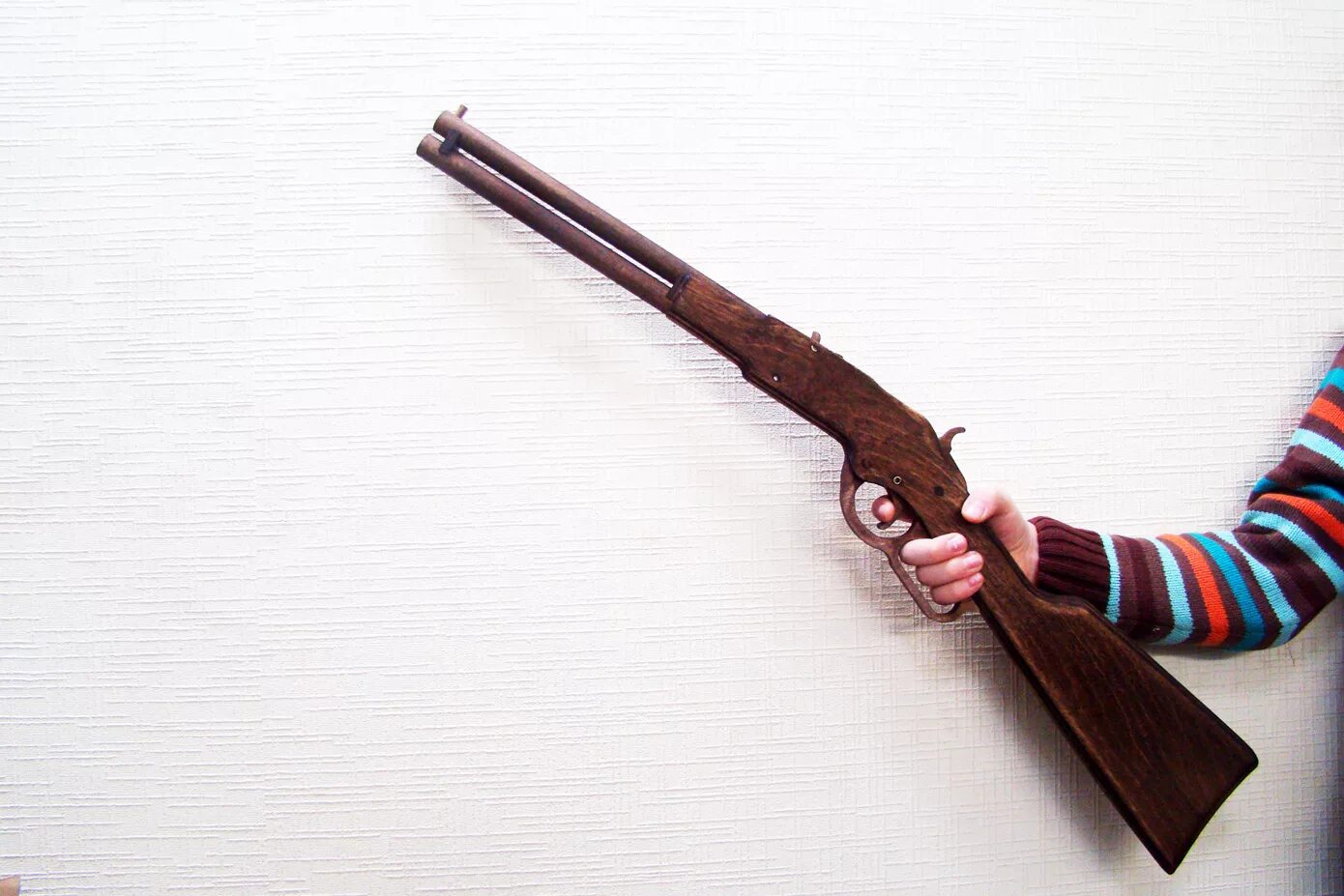 как сделать ружье из дерева. A. винтовка из дерева. деревянное ружье. резинкострел винчестер.